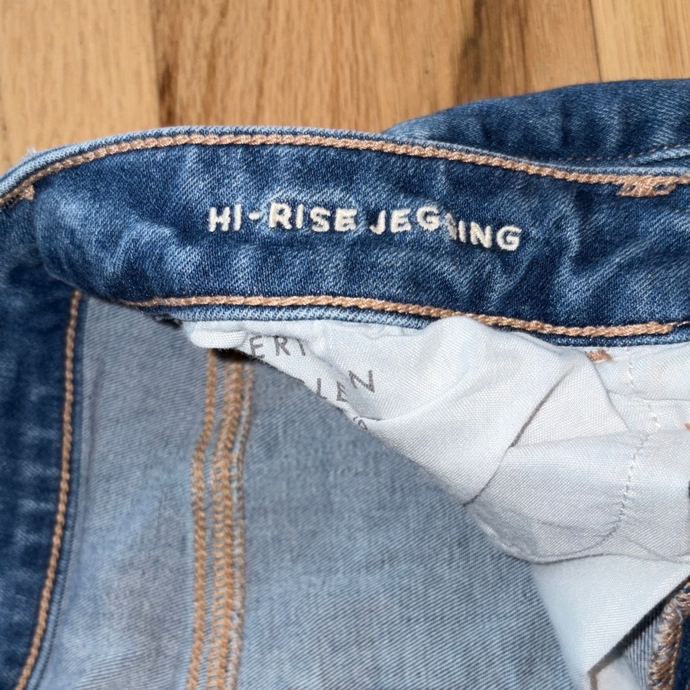Distressed American Eagle High Rise Skinny Blue Jeans - Picture 3 of 5